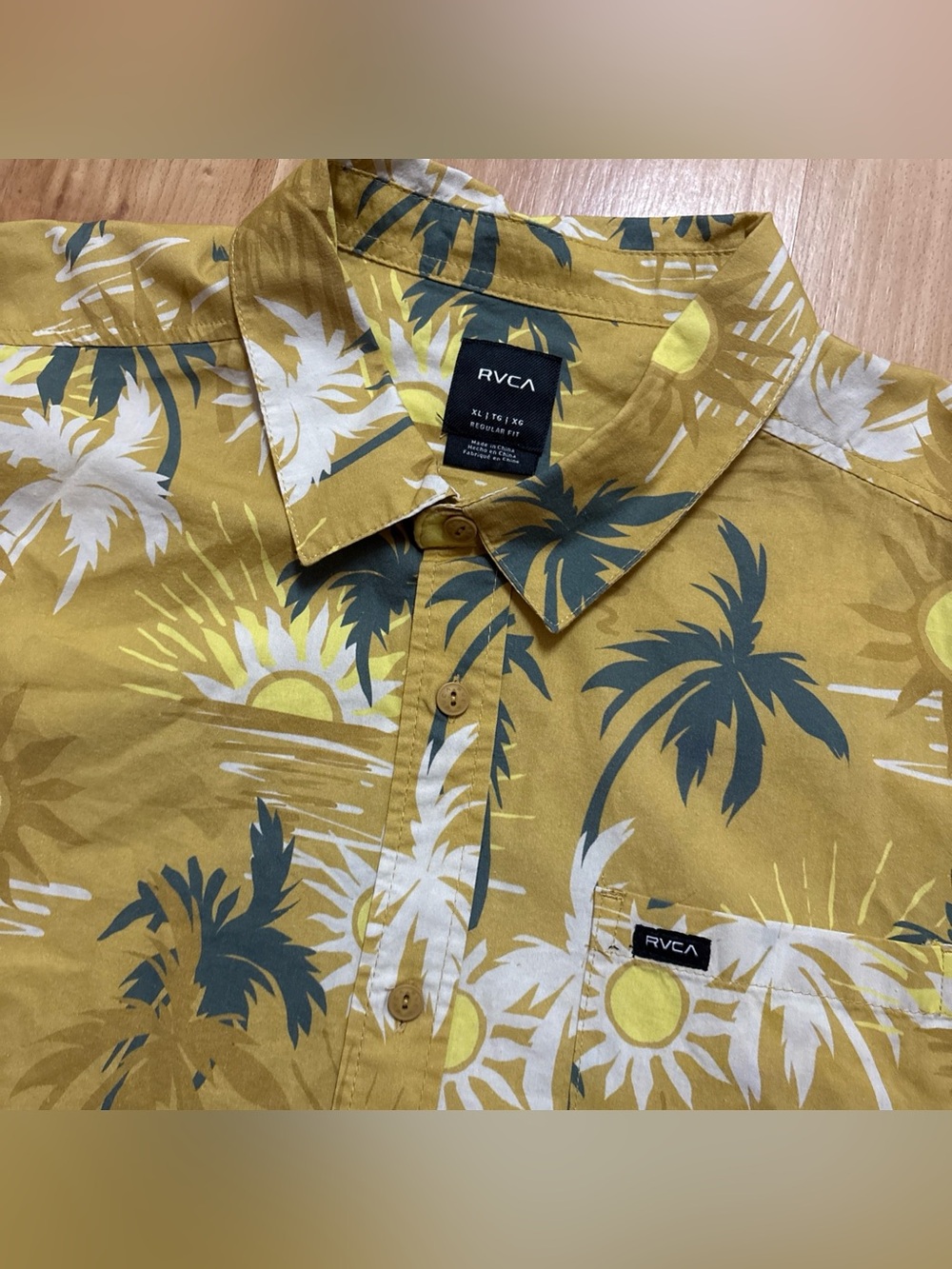 RVCA Button Up Hawaiian Shirt Men XL Yellow Palm Tree Sun Surf Casual Skate NWOT